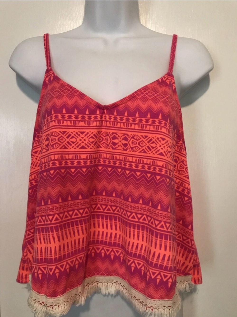 Spaghetti Strap Top
Charlotte Russe 
Aztec Peach/Pink 
Size Junior Medium